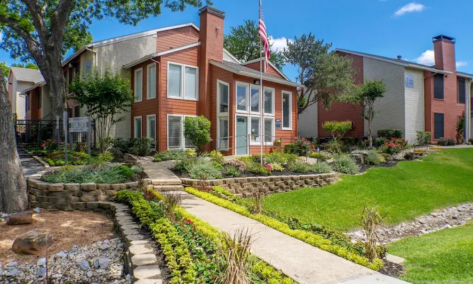 Rescue Capital opportunity on a 208-unit Dallas multifamily asset — preferred equity placement achieving a 20%IRR, 2.06x equity multiple, 4-year hold.